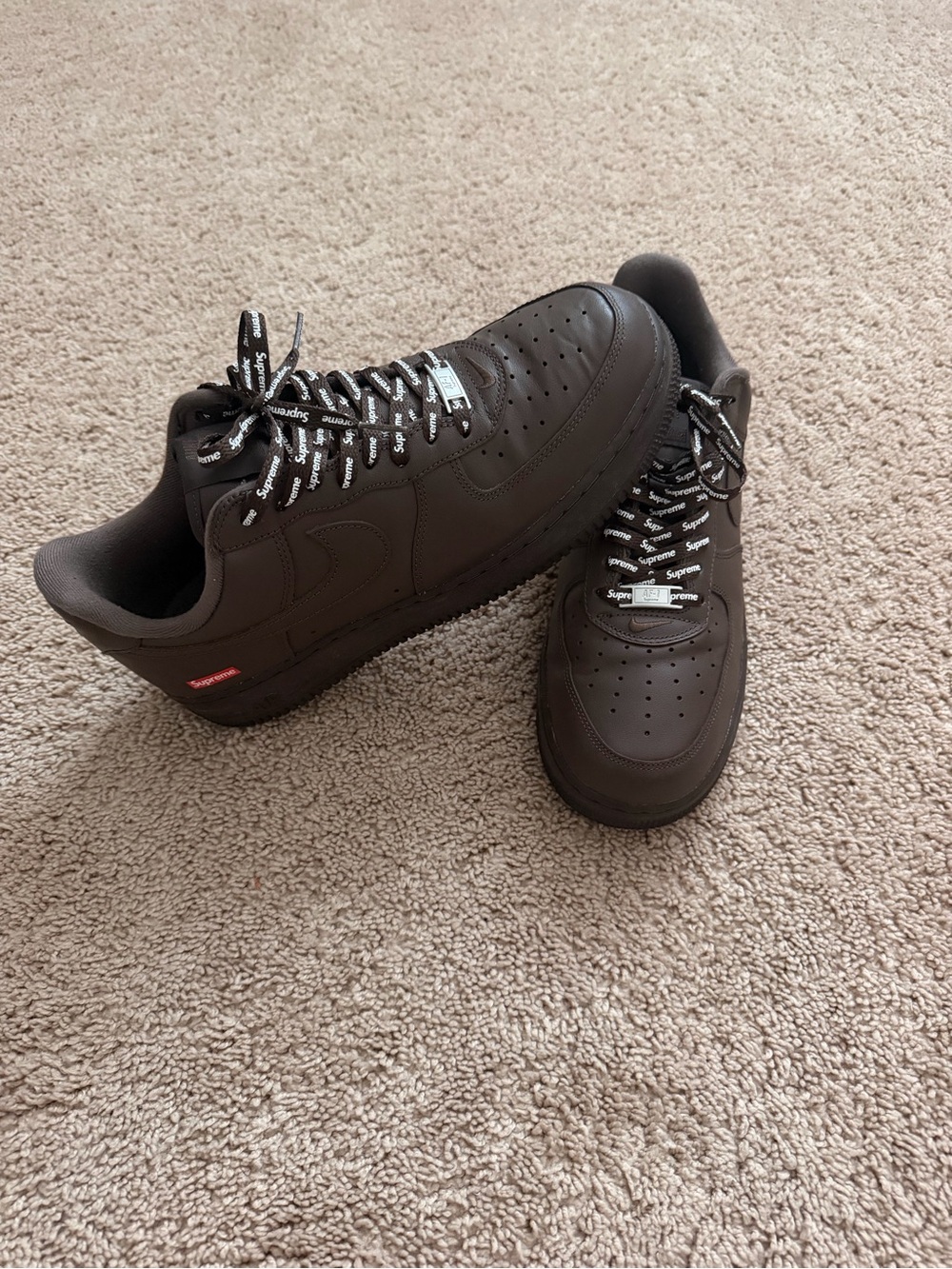 Nike Men's Low-Top Sneakers in Black with Subtle Red Accent